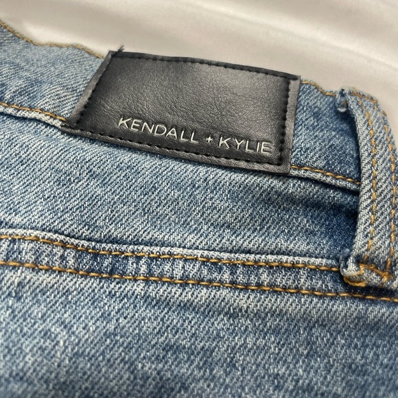 Kendall + Kylie The Icon Short Size 1 / 25 Distressed Split Hem Denim Cut Offs - Picture 10 of 10